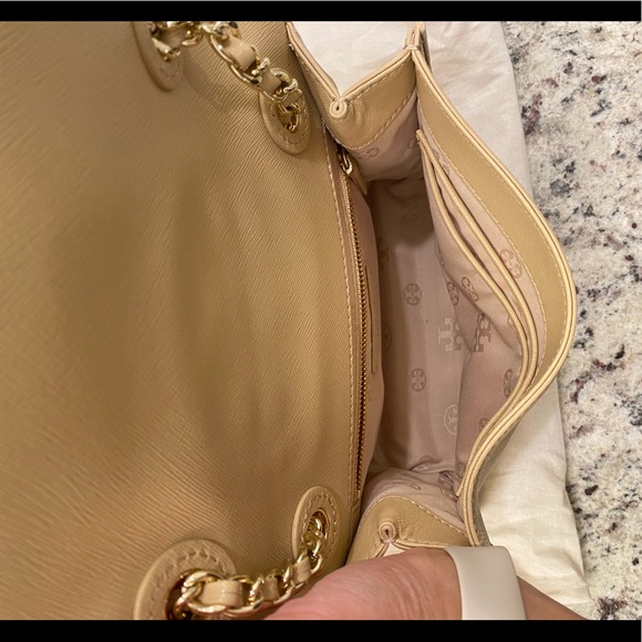 Tory Burch Fleming Medium Bag | Toasted Wheat - Picture 4 of 7